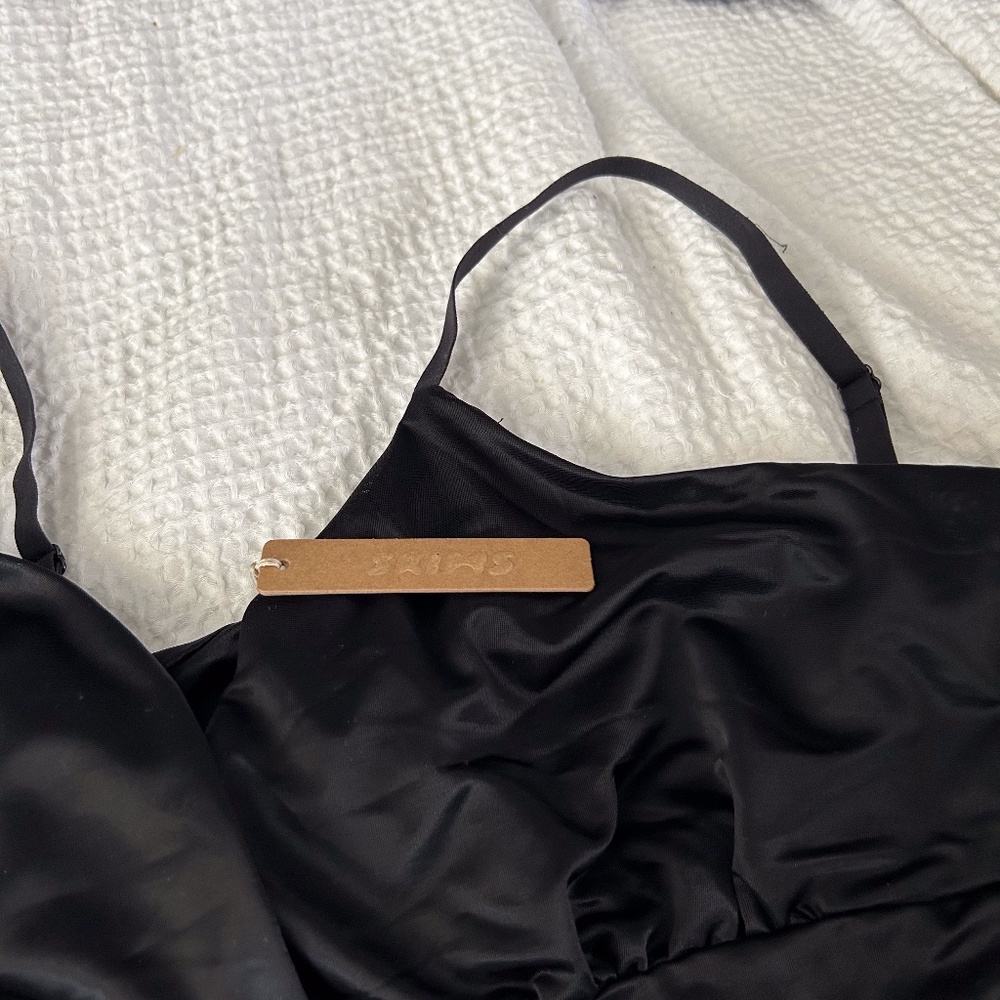SKIMS BARELY THERE BODYSUIT/SHAPEWEAR